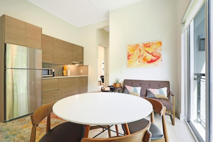 Aerie Apartments Miami Room photo