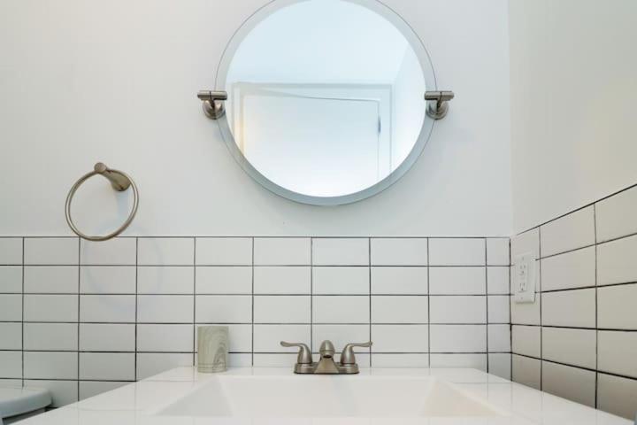 Aerie Apartments Miami Room photo