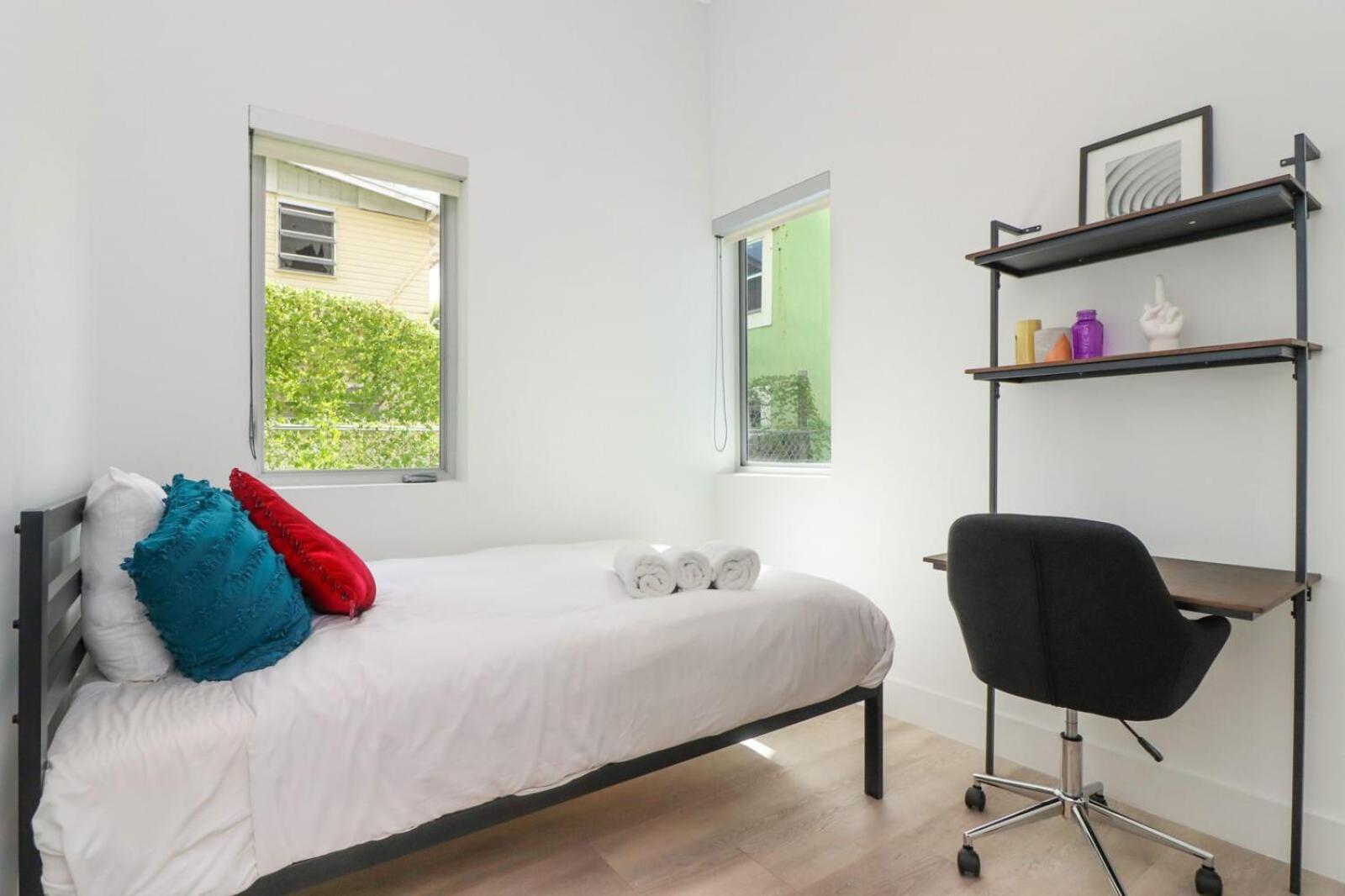 Aerie Apartments Miami Room photo