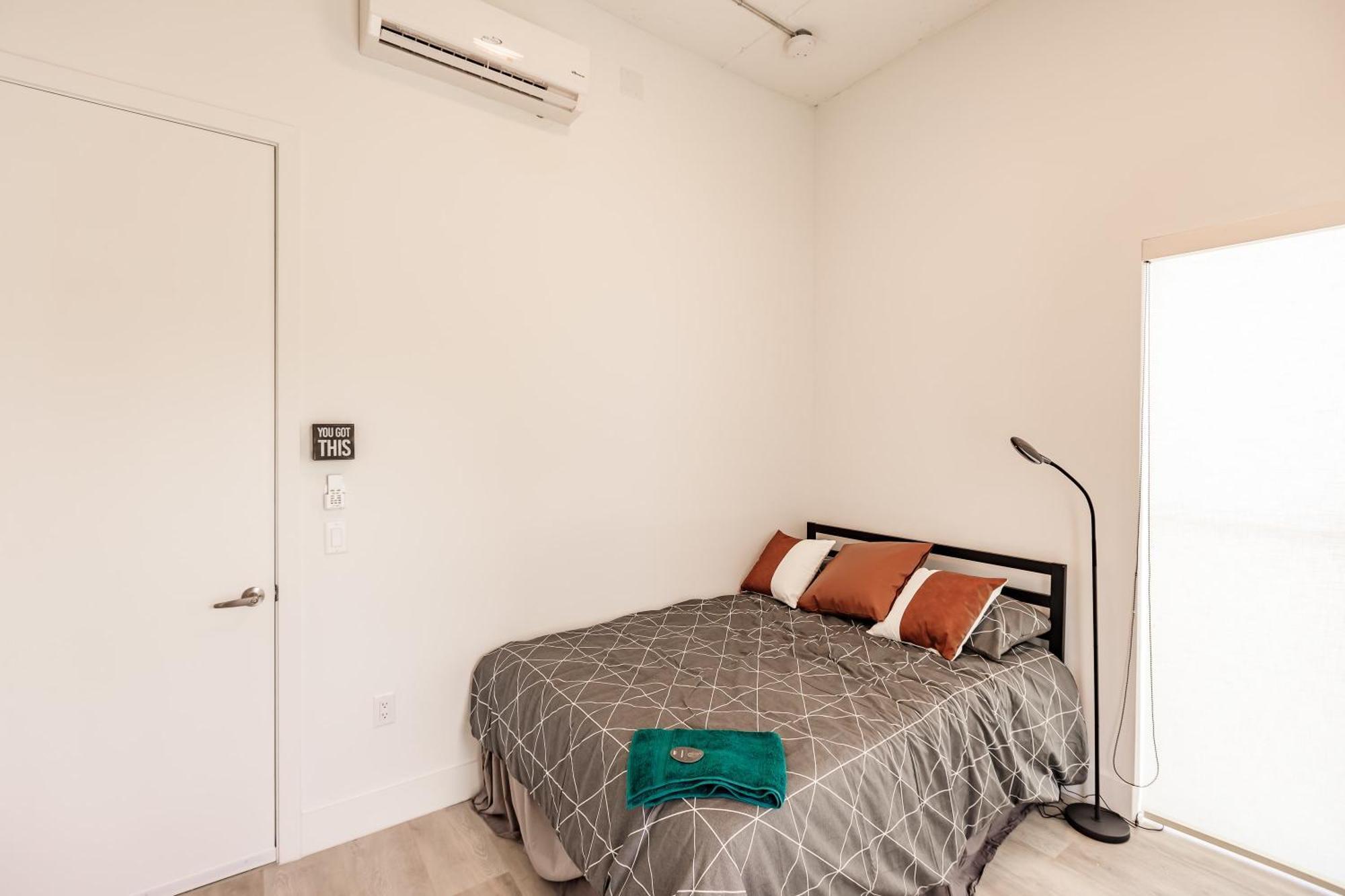 Aerie Apartments Miami Room photo